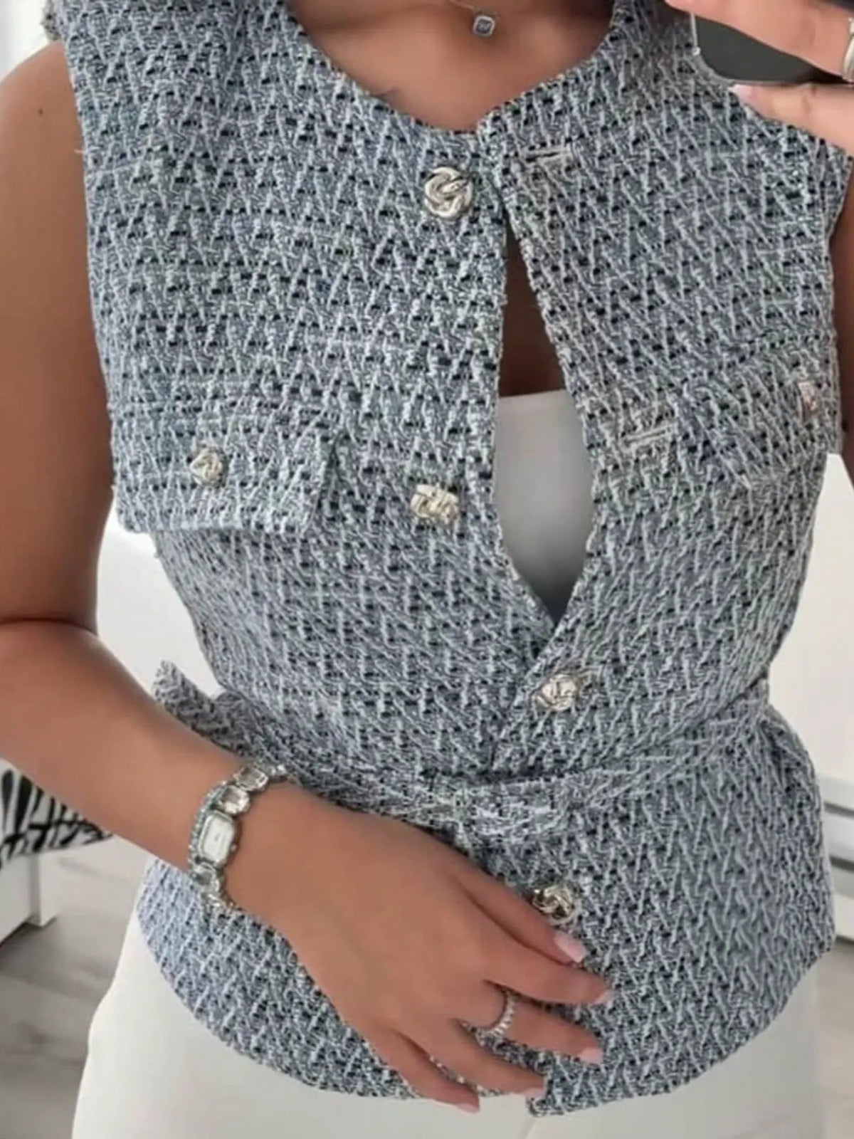 Women's Elegant Chic Belted Vest, Round-Neck Sleeveless Single-Breasted Fitted Top, Vintage Commuter Style for Casual Daily Wear