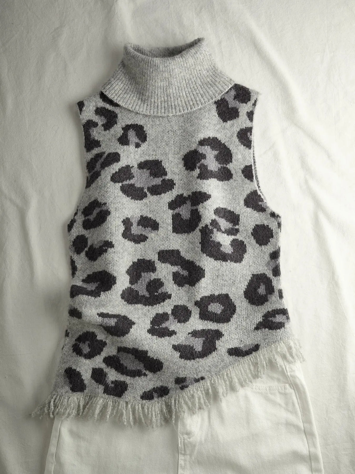 Women's Leopard Print High Neck Knit Vest, Sleeveless Asymmetrical Hem Knitted Top, Fall Winter Casual Layering Outerwear, Sleeveless Knitted Vests