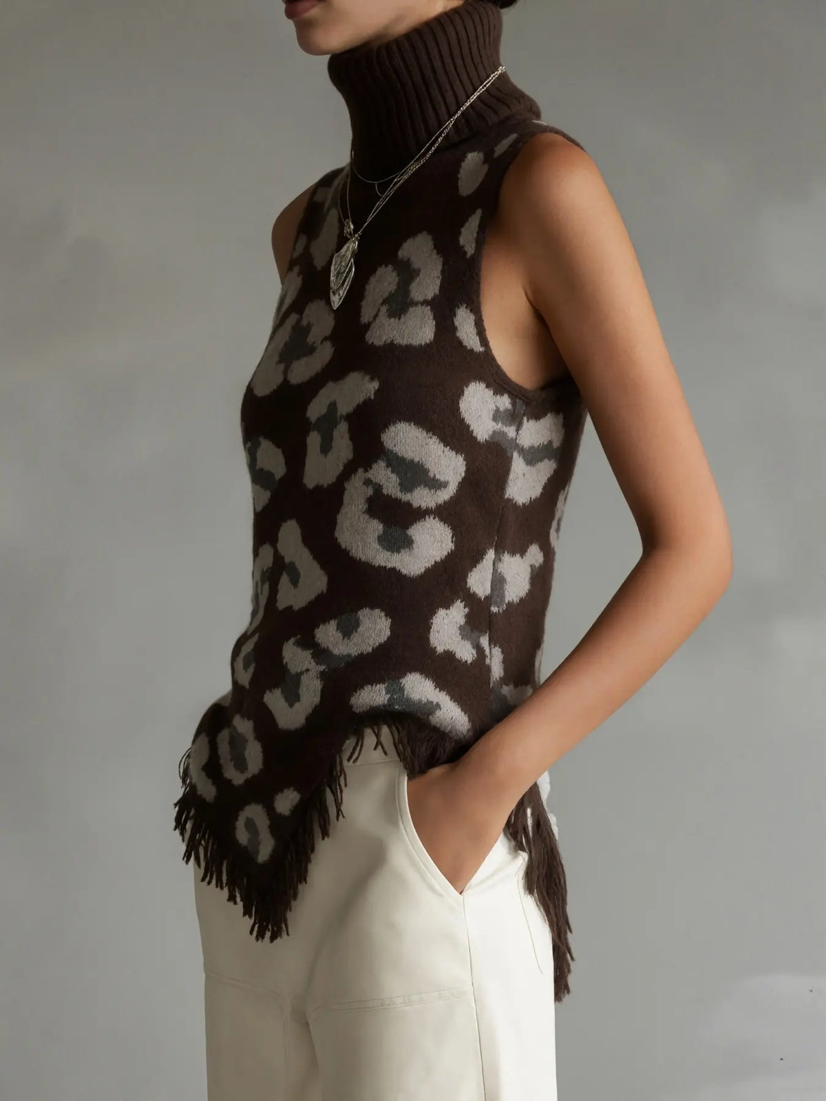 Women's Leopard Print High Neck Knit Vest, Sleeveless Asymmetrical Hem Knitted Top, Fall Winter Casual Layering Outerwear, Sleeveless Knitted Vests